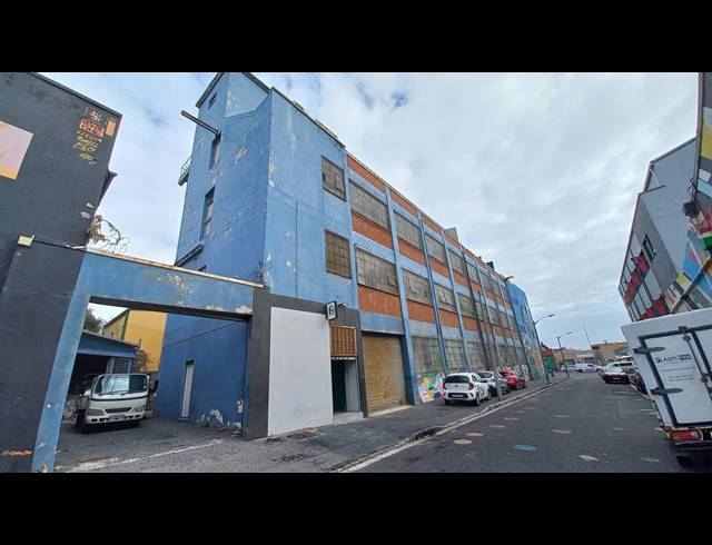 2,585M² BUILDING TO LET IN SALT RIVER